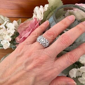 Avon Vintage Crystal Cluster Statement Size 6 Ring Silver Tone Floral NIB